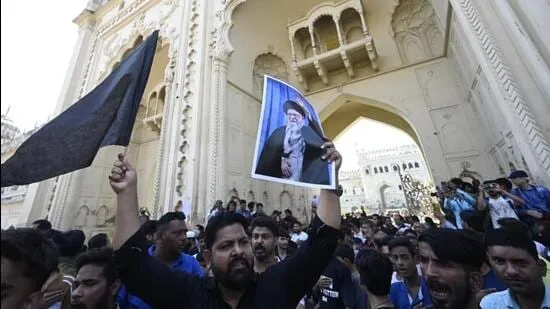 খামেনি ‘হত্যা’র প্রতিবাদে উত্তাল লখনউ: রাজপথে আমেরিকা-ইজরায়েল বিরোধী মিছিলে জনজোয়ার