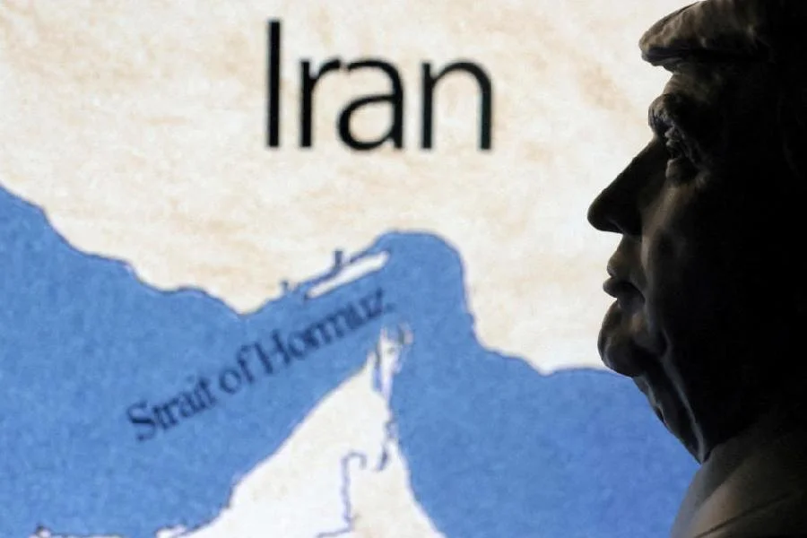 ডোনাল্ড ট্রাম্প ইরানের জ্বালানি কেন্দ্রগুলোতে হামলা স্থগিত করেছেন, বলেছেন আলোচনা 'খুব ভালোভাবে চলছে'