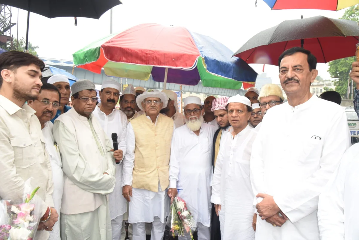 ঝিরি ঝিরি বৃষ্টিতে ঈদ-উল-ফিতরের নামাজ পার্ক সার্কাস ময়দানে