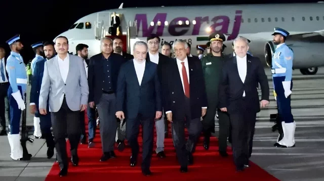 মার্কিন প্রতিনিধিদল আসার আগেই পাকিস্তান ছাড়লেন ইরানের পররাষ্ট্রমন্ত্রী