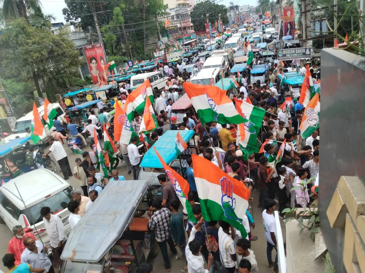 জঙ্গিপুরে কংগ্রেসের শক্তিপ্রদর্শন: ২৫ হাজার কর্মী-সমর্থক নিয়ে মনোনয়ন জমা দিলেন ইমরান 