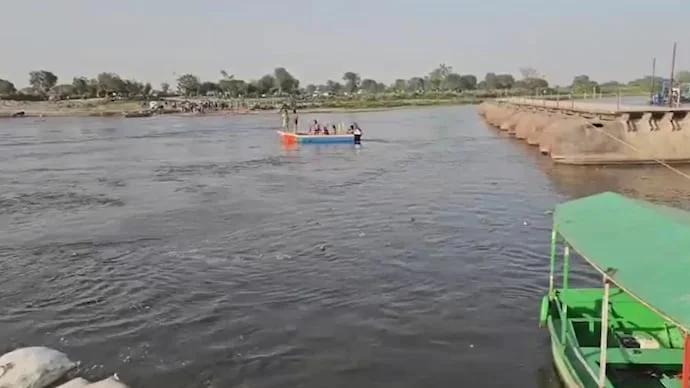 উত্তরপ্রদেশের যমুনায় পুণ্যার্থী বোঝাই নৌকাডুবিতে মৃত অন্তত ১০, নিখোঁজ বহু; শোকপ্রকাশ মোদি-যোগীর