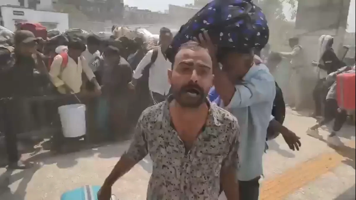 কাজ নেই, গ্যাসও নেই; বাড়ি ফিরতে ট্রেনের আকাল, সুরাটের স্টেশনে পদপিষ্ট হওয়ার জোগাড়