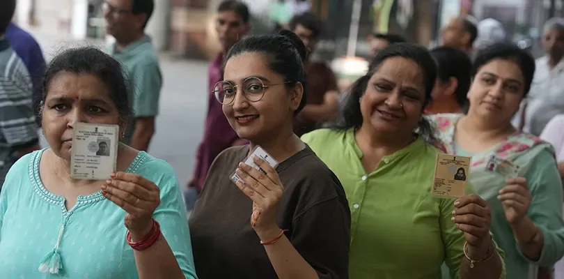 প্রথম চার ঘণ্টায় ভোট ৩৯.৯৭%, একাধিক বুথে ইভিএম বিভ্রাটে সাময়িক ব্যাহত ভোটগ্রহণ