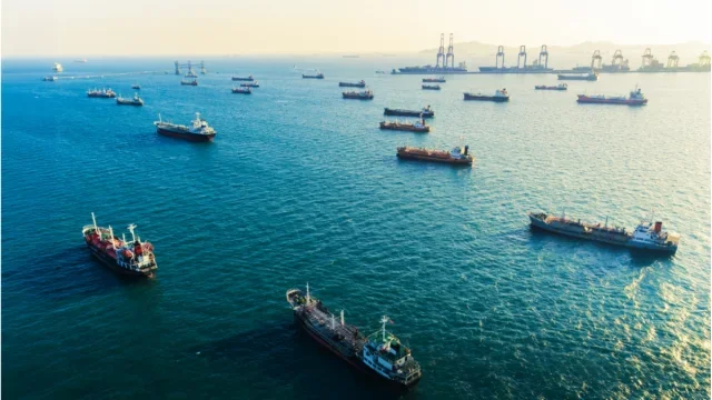 সরাসরি হামলার বদলে ইরানের ওপর দীর্ঘমেয়াদি নৌ-অবরোধে ঝুঁকছেন ট্রাম্প