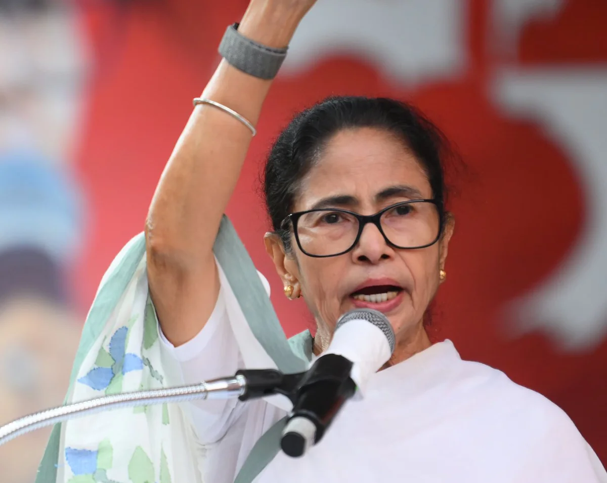 মমতার হেলিকপ্টারের ওপর সন্দেহজনক ড্রোণ, খতিয়ে দেখার নির্দেশ মুখ্যমন্ত্রীর 