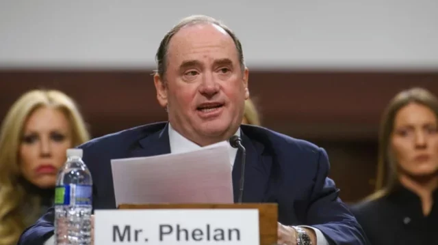 মার্কিন নৌবাহিনীর সচিব পদ ছাড়ছেন জন ফেলান, আকস্মিক ঘোষণায় জল্পনা