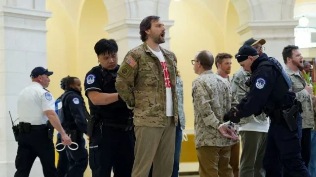 ইরানে যুদ্ধের বিরোধিতায় মার্কিন কংগ্রেসে বিক্ষোভ, আটক ৬০