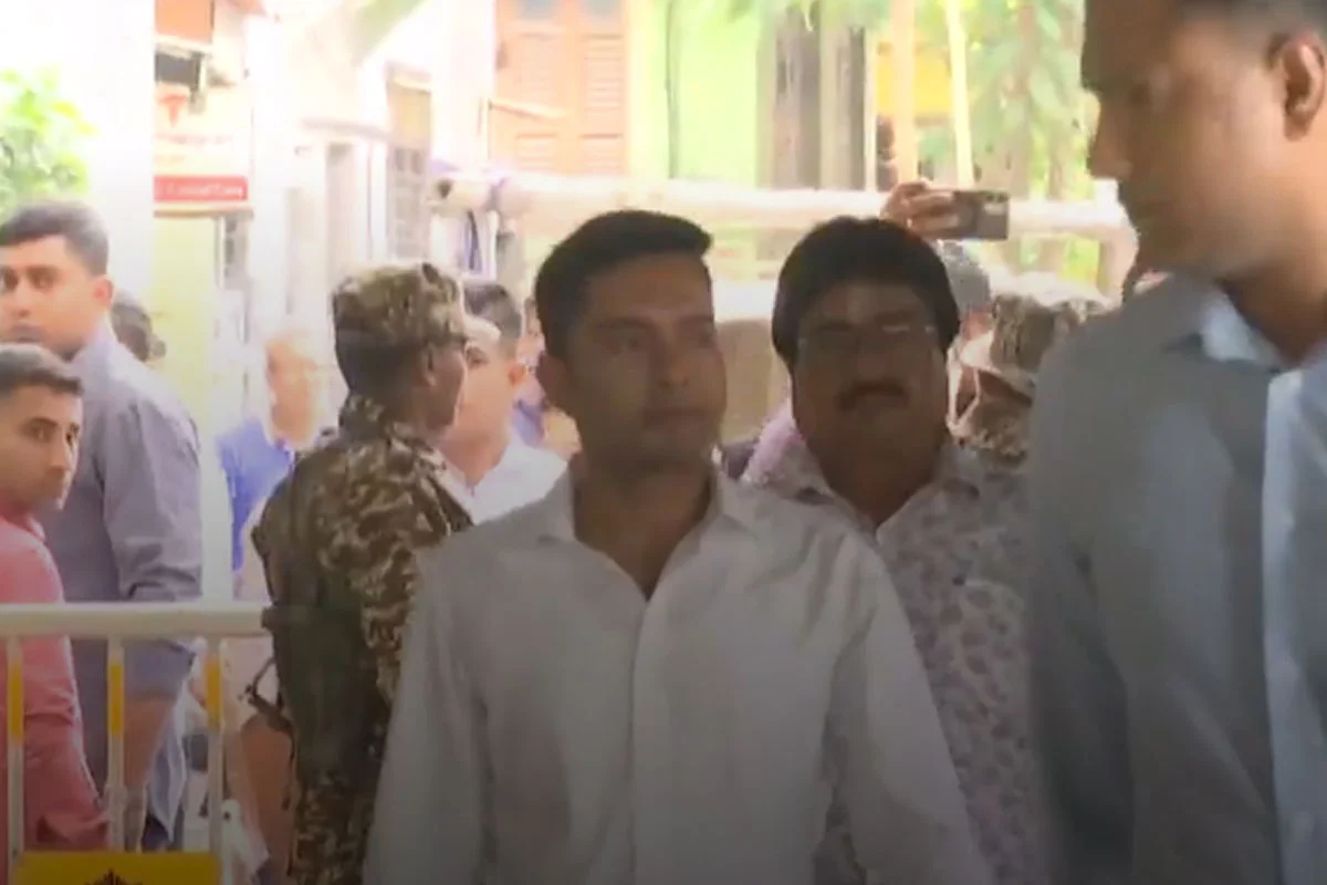 ভোট দিলেন অভিষেক বন্দ্যোপাধ্যায়