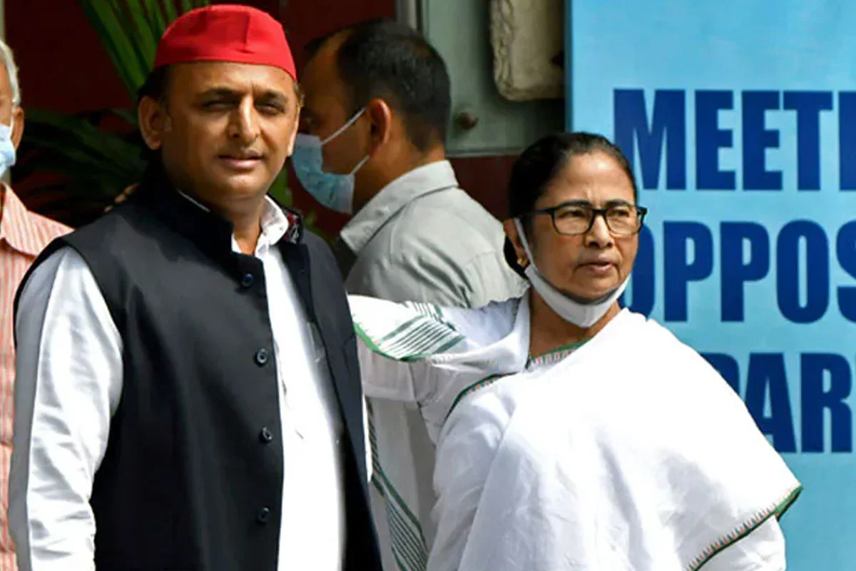 'এক অকেলি লড় জায়েগি’, মমতার জয় নিশ্চিত বলেই দাবি অখিলেশের