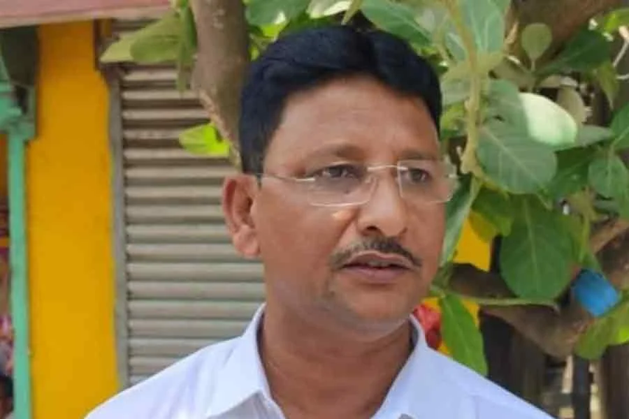 কাজলকে বুথের ভিতরে প্রবেশে বাধা বাহিনীর, "বেআইনি" দাবি, তৃণমূল প্রার্থীর