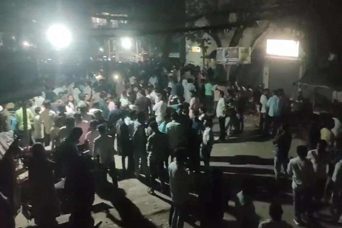 জনরোষে কালিয়াচকে ঘেরাও ৭ বিচারক, রাতে পুলিশ ও কেন্দ্রীয় বাহিনীর হস্তক্ষেপে উদ্ধার