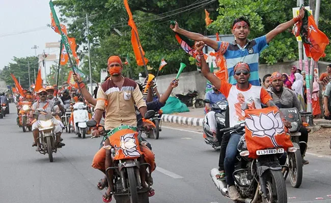 ভোটের ৪৮ ঘণ্টা আগে দল বেঁধে বাইক চালানোর ওপর নিষেধাজ্ঞা ডিভিশন বেঞ্চের