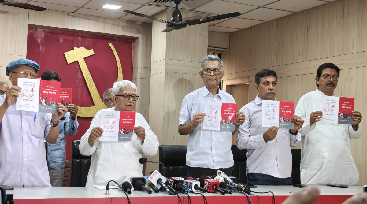 বিনামূল্যে বিদ্যুৎ পরিষেবা থেকে কর্মসংস্থান, কী কী প্রতিশ্রুতি রয়েছে সিপিএমের ইস্তেহারে? 