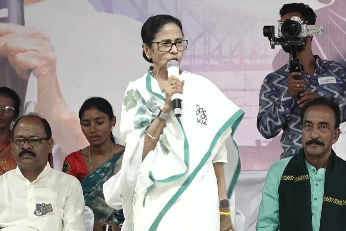 মোথাবাড়ি কাণ্ডে তীব্র রাজনৈতিক তরজা, অমিত শাহ-কমিশনকে নিশানা মমতার