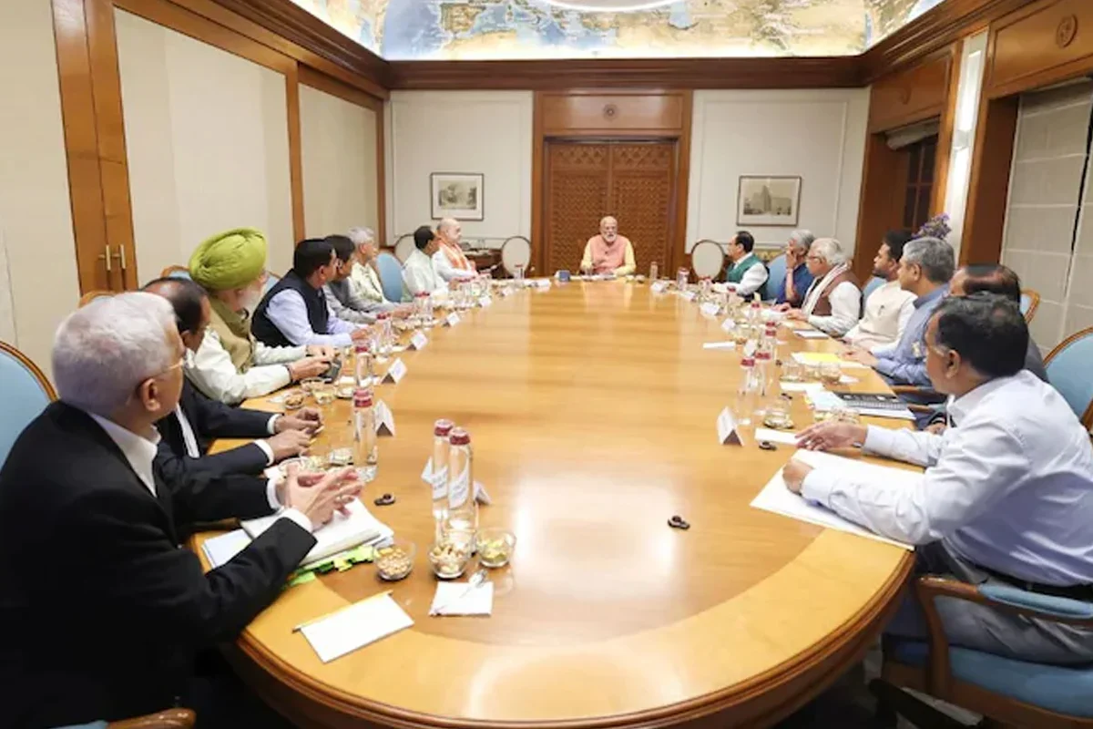 যুদ্ধের মধ্যেও সাধারণ মানুষের সুরক্ষা অগ্রাধিকার, ক্যাবিনেটে নির্দেশ মোদির