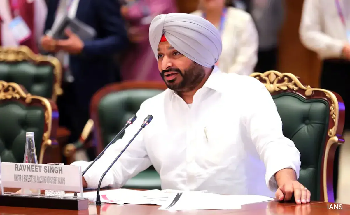 বঙ্গে ভোট প্রচারে এসে শিখ সম্প্রদায়ের বিক্ষোভের মুখে পড়লেন বিজেপির কেন্দ্রীয় নেতা রভনীত, দেখানো হল কালো পতাকা