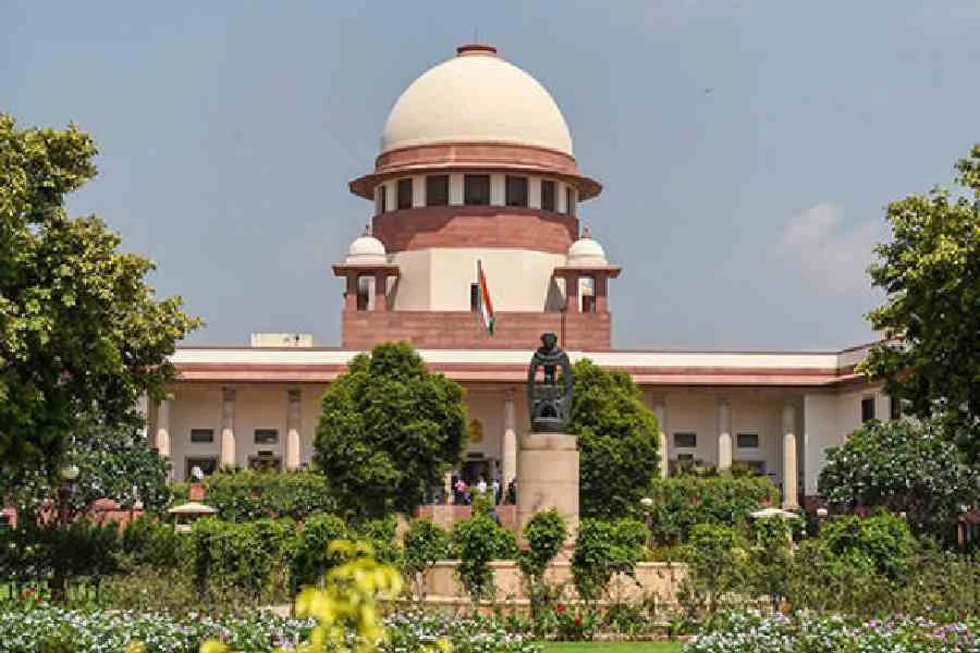 এসআইআর-এ লক্ষ লক্ষ নাম  মুছে দেওয়া হয়েছে, বিচারপতিরা  শুনেছেন। বাংলার ভোটের আবেদনে সুপ্রিম কোর্টের ভাষ্য, 'তাড়াহুড়ো করতে চাই না'।