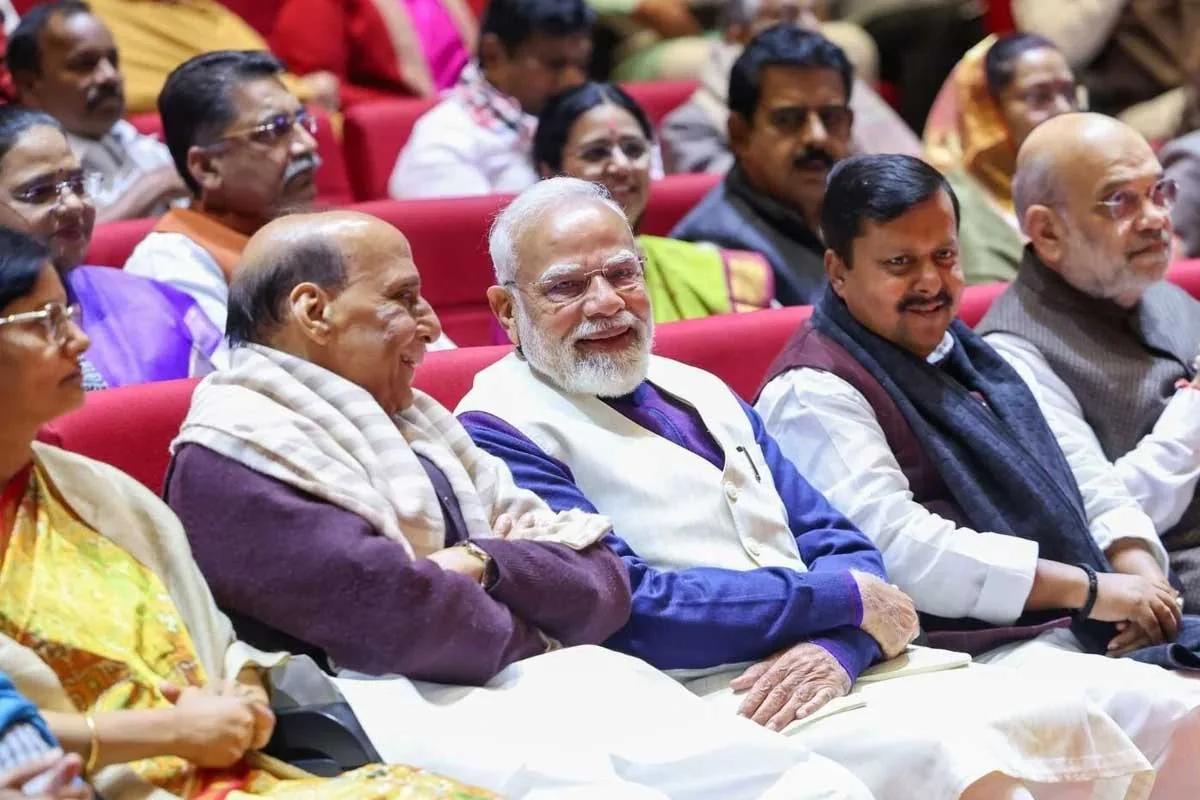 জুনেই মোদি মন্ত্রিসভায় রদবদলের জল্পনা, বাংলা থেকে কি আরো মন্ত্রী?