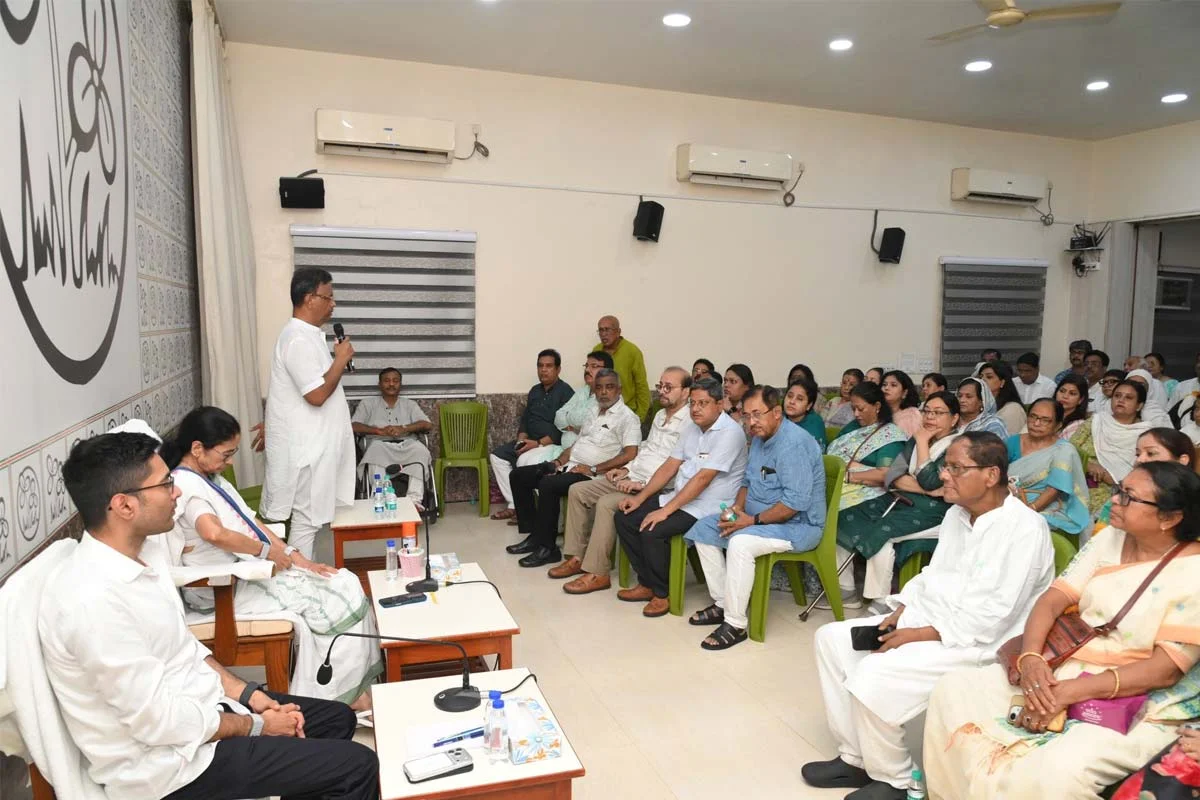 কাউন্সিলরদের বার্তা মমতার-‘কেউ পদত্যাগ করবেন না’