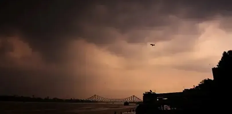 চলতি সপ্তাহে ঝড়-বৃষ্টির ইঙ্গিত, গরম ও অস্বস্তি থেকে মিলতে পারে স্বস্তি