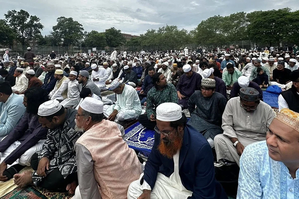আমেরিকাজুড়ে ঈদুল আজহার উৎসব, বাঙালিদের ঈদ জামাতে যোগ দিলেন জোহরান মামদানি