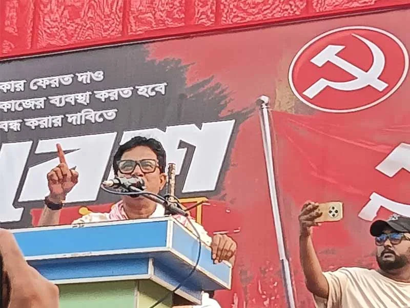 “সরকারি বাসই নেই, মহিলারা ছাড় পাবেন কী করে?” মুখ্যমন্ত্রীকে চিঠি ডোমকলের বিধায়ক মুস্তাফিজুর রহমানের 
