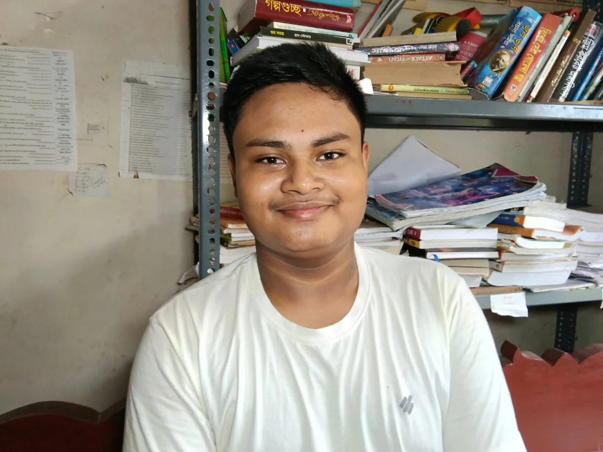সমাজের জন্য কাজ করতে চায়, মাধ্যামিকে দশম অয়নকে নিয়ে উৎসবের মেজাজ বারাসতে