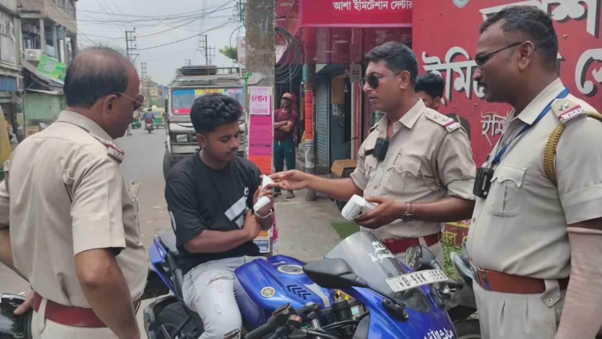 গাড়িতে সিট বেল্ট-বাইকে হেলমেট ছাড়া তেল নয়, পেট্রোল পাম্পগুলিকে সতর্ক করল পুলিশ