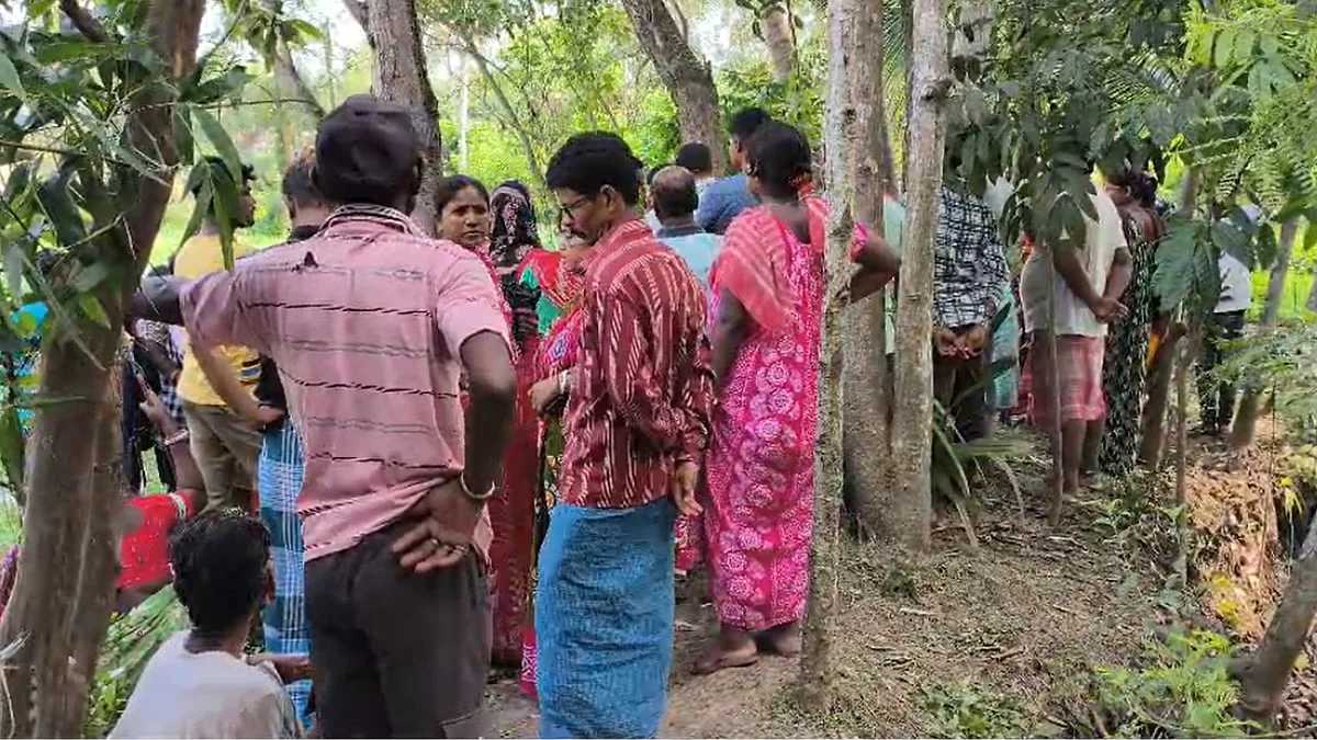 পাশে পড়ে রয়েছে মদের বোতল, সুভাষগ্রামে ব্যক্তির মৃতদেহ উদ্ধার ঘিরে ব্যাপক চাঞ্চল্য