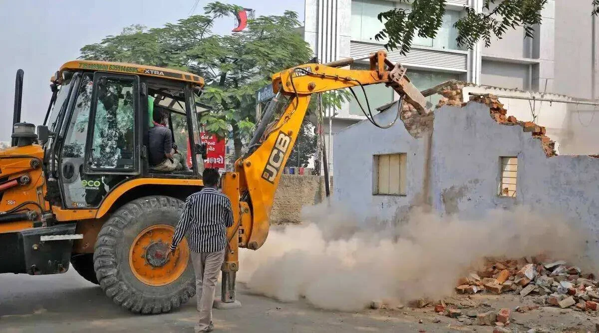 কলকাতায় একাধিক এলাকায় বেআইনি নির্মাণ ভাঙতে চলল বুলডোজার,  কসবায় পৌঁছলেন অগ্নিমিত্রা 