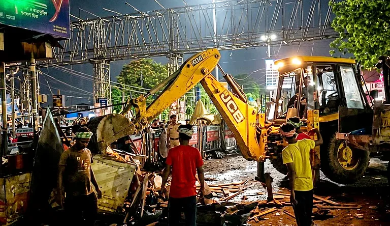 আত্মপক্ষ সমর্থনের জন্য শুনানি করতে হবে, হাওড়ায় হকার  উচ্ছেদে  স্থগিতাদেশ হাইকোর্টের