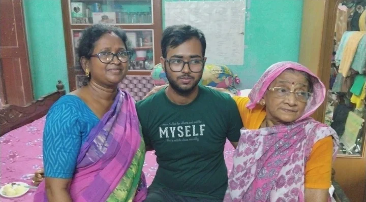 উচ্চ  মাধ্যমিকে প্রথম দশে জায়গা করে নিল জয়নগরের অরিত্র, স্বপ্ন ইঞ্জিনিয়ার হওয়া