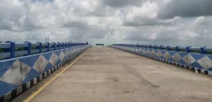 পাথরপ্রতিমায় ভয়াবহ দুর্ঘটনা, ফেরিঘাট ব্রিজ থেকে নিচে পড়ে মৃত ২, আহত আরও ২