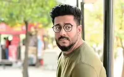 বারাকপুরে গণনাকেন্দ্র ছাড়ার পথে বিক্ষোভের মুখে রাজ চক্রবর্তী, উঠল "চোর" স্লোগান