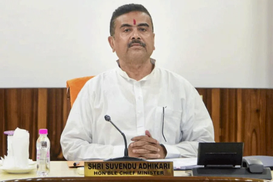 কল্যাণীতে  তিন  জেলার প্রশাসনিক  বৈঠকে তৃণমূলের ১৫ জন,   বাংলায়  সরকার বিরোধী বিধায়কদের সঙ্গে কাজ করবে, জানালেন মুখ্যমন্ত্রী শুভেন্দু অধিকারী