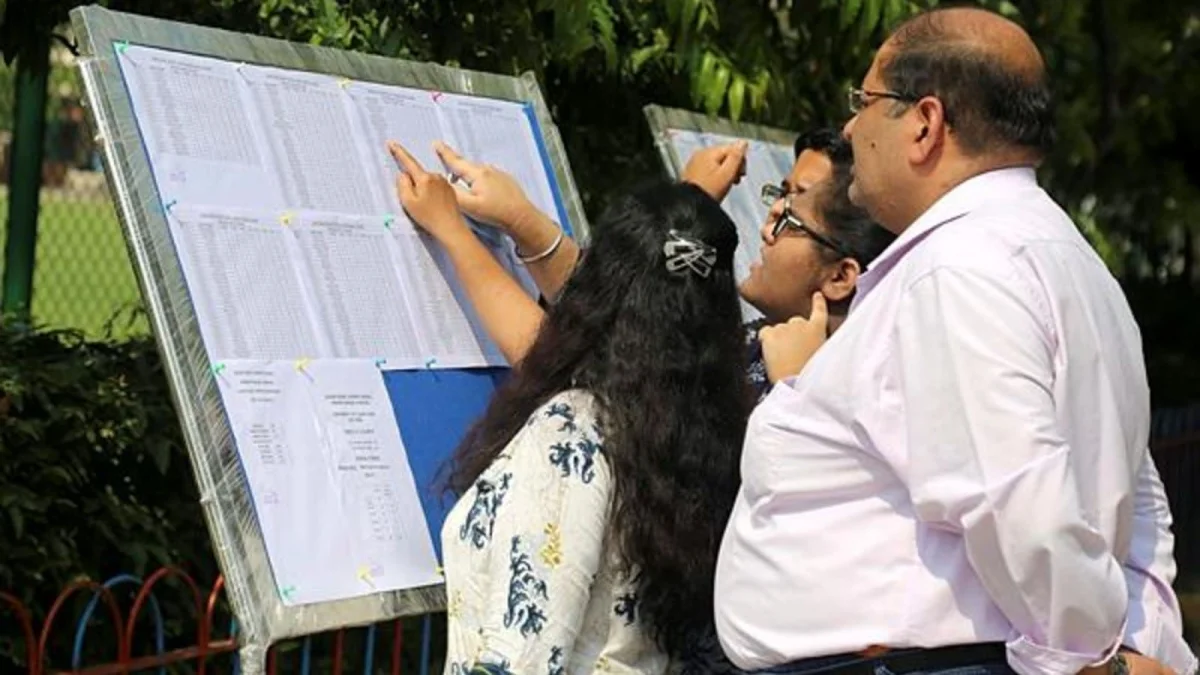 মাধ্যমিকে প্রথম দশে নরেন্দ্রপুরের ৭ ছাত্র