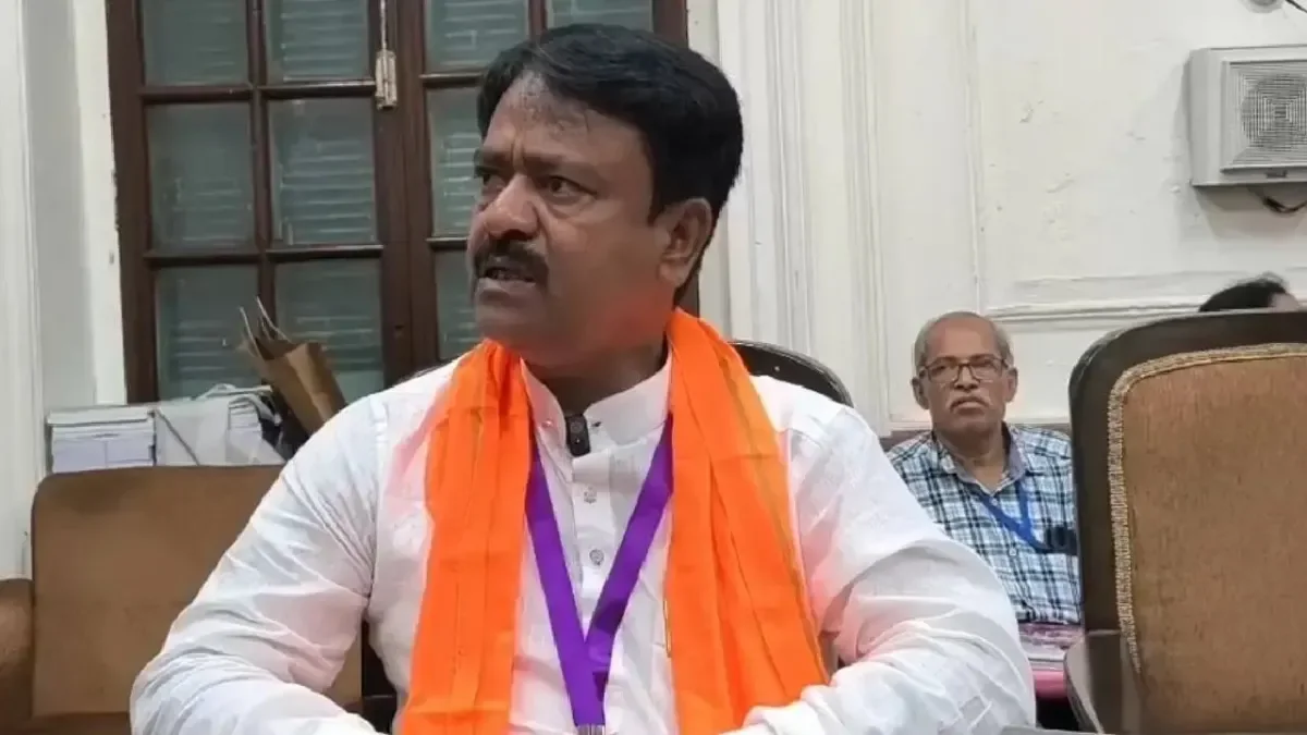 অন্নপূর্ণা ভাণ্ডারের তথ্য আপডেটে লম্বা লাইন, পোস্ট অফিসে পৌঁছে বড় বার্তা মন্ত্রী অশোকের 