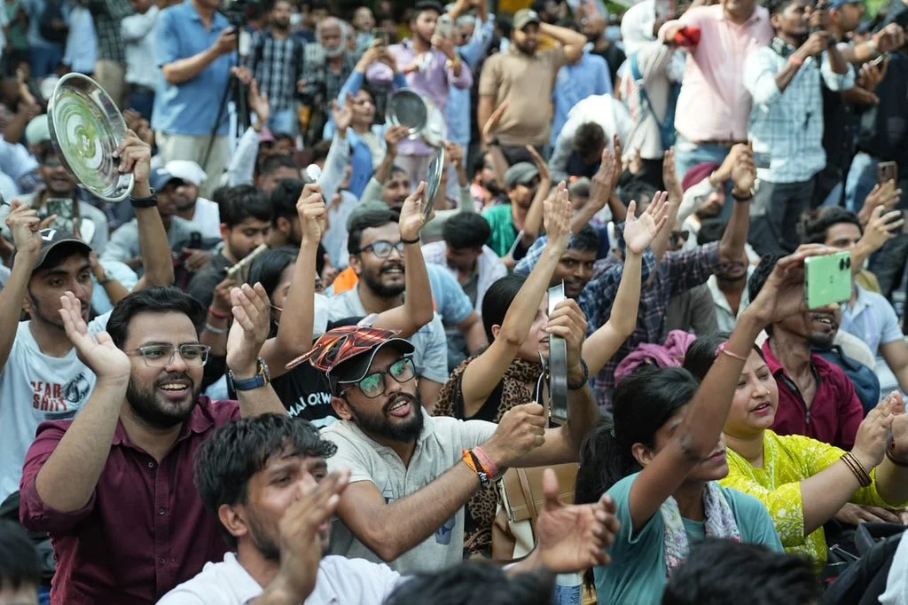 নিট প্রশ্ন ফাঁসের প্রতিবাদ: যন্তর মন্তরে তৃতীয় দিনে ‘ককরোচ জনতা পার্টি’-র বিক্ষোভ, শিক্ষামন্ত্রীর পদত্যাগ দাবি
