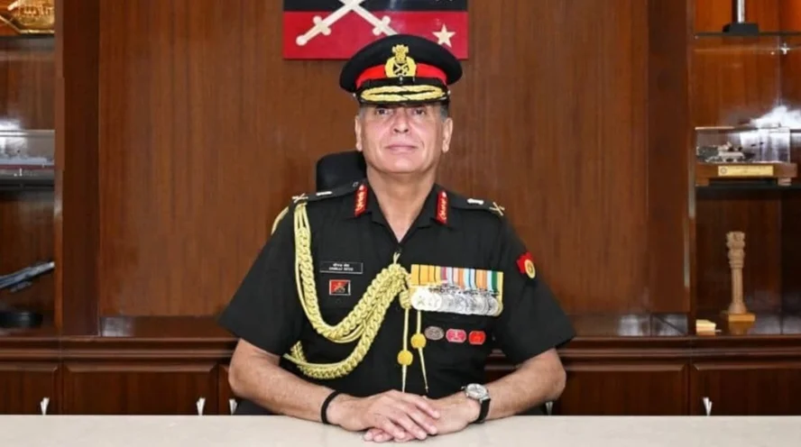 দেশের নতুন সেনাপ্রধান জেনারেল ধীরাজ শেঠ, নতুন নেতৃত্বে পূর্ণ আস্থার বার্তা বিদায়ী সেনাপ্রধান দ্বিবেদীর