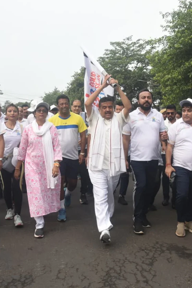 ‘রান ফর যোগা’-য় পা মেলালেন মুখ্যমন্ত্রী, মহাকরণের সামনে যোগাসনে যোগ দিলেন হাজারো মানুষ