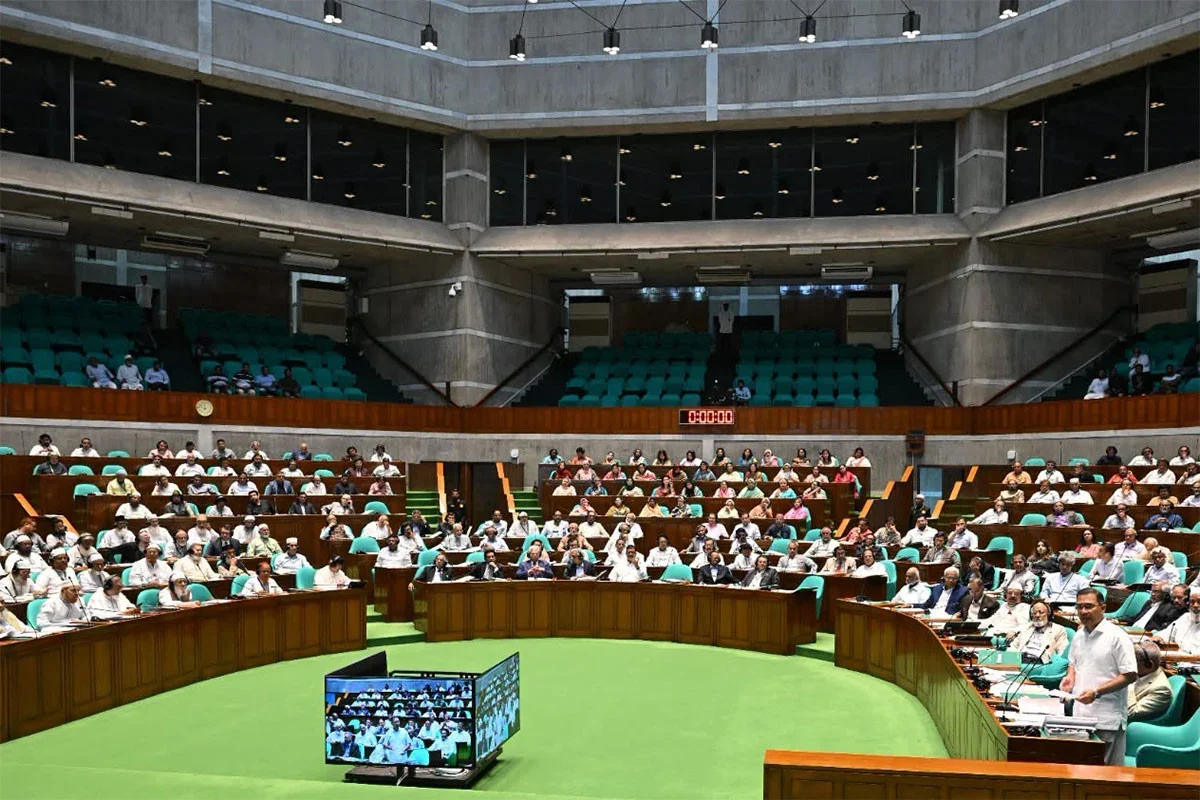 বাংলাদেশে জাতীয় সংসদে ৯ লাখ ৩৮ হাজার কোটি টাকার বাজেট পাস, কার্যকর ১ জুলাই থেকে