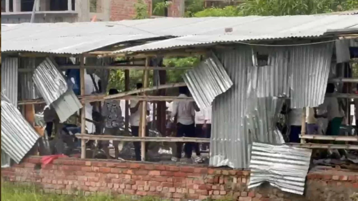 দখল হওয়া স্কুলের জমি পুনরুদ্ধার করল স্কুল পড়ুয়ারা, ক্যানিংয়ে ভাঙল বেআইনি নির্মাণ
