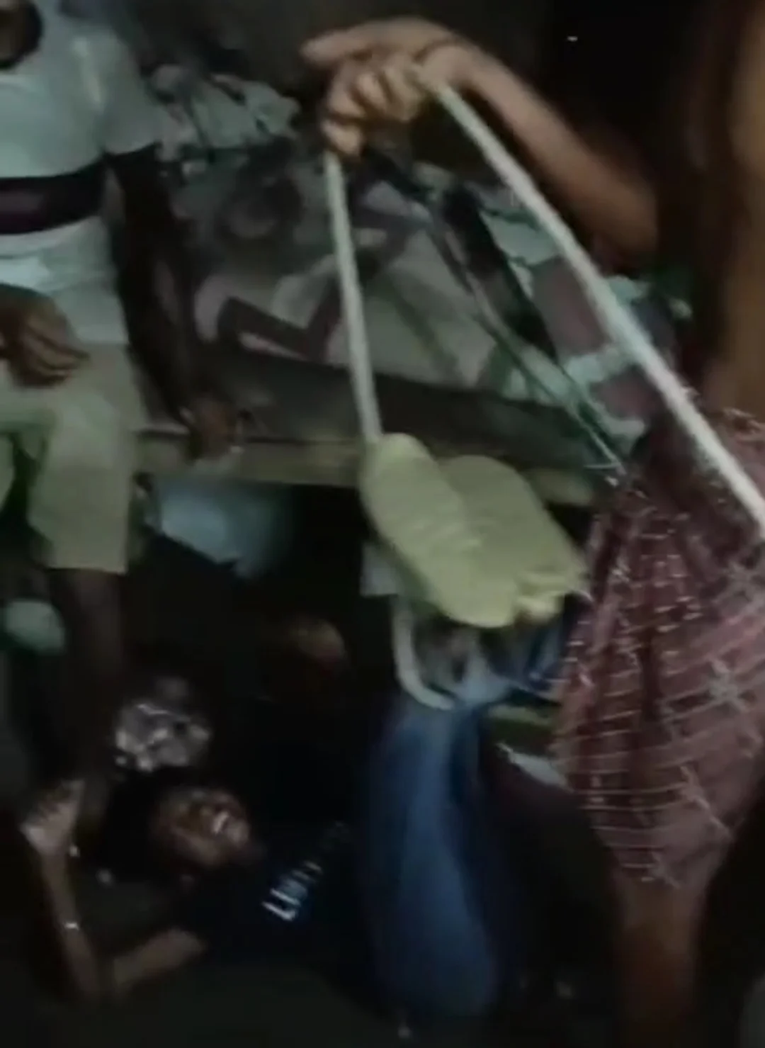১১ বছরের এক শিশুকে নগ্ন-উল্টো করে ঝুলিয়ে পাশবিক নির্যাতনের অভিযোগ জয়নগরে