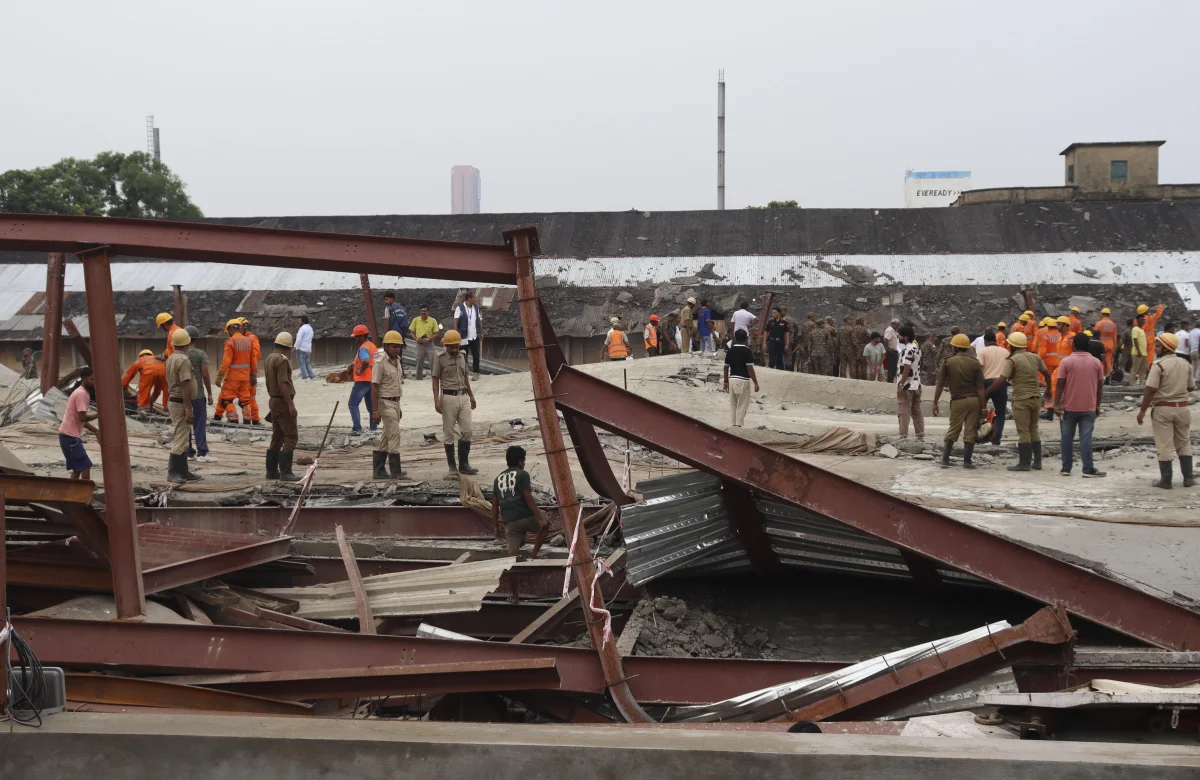 তারাতলা বিপর্যয়ের মৃত্যু বেড়ে ১৬, বাণিজ্যিক ভবনগুলি খতিয়ে দেখতে টিম তৈরি করবে পুরসভা