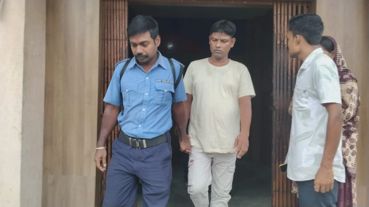 জয়নগর মজিলপুর পৌরসভায় অস্ত্র দেখিয়ে ভোটারদের ভয় দেখানো ও ভোট লুটের অভিযোগে গ্রেফতার তিন