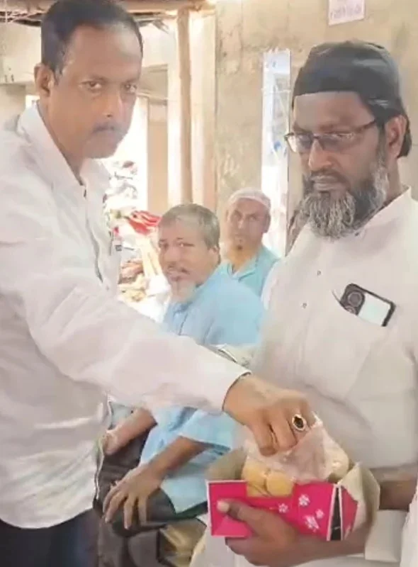 শওকত মোল্লা গ্রেফতারের পরে আবিরে মেখে উচ্ছ্বাস আইএসএফ কর্মীদের, মিষ্টি বিতরণ করলেন আরাবুল