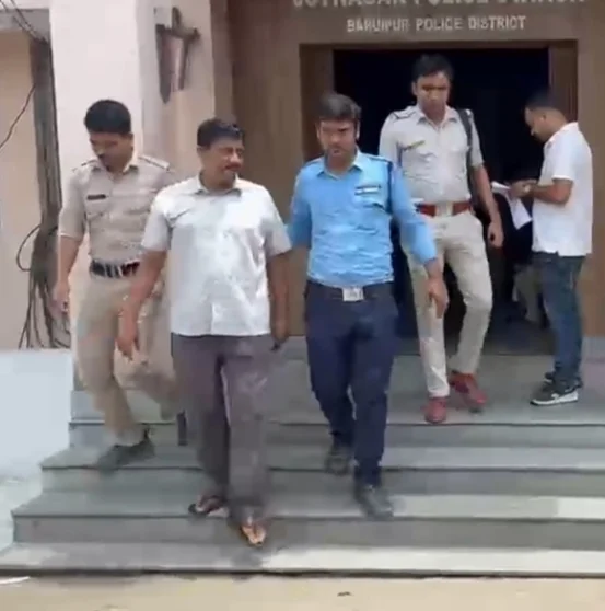 সরকারী ত্রাণ সামগ্রী মজুত রাখার অভিযোগে গ্রেফতার তৃণমূল কংগ্রেসের নেতা 