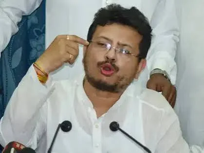 ‘আমরাই আসল তৃণমূল’, নির্বাচন কমিশনের কাছে বিশেষ অধিবেশনের নথি জমা ঋতব্রত শিবিরের