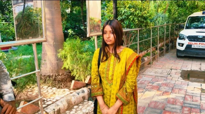 দিল্লির হোটেল অগ্নিকাণ্ডে স্বজন হারানোর পর নতুন বিতর্ক, মরদেহ বাংলাদেশে ফেরাতে টাকা নেওয়ার অভিযোগ